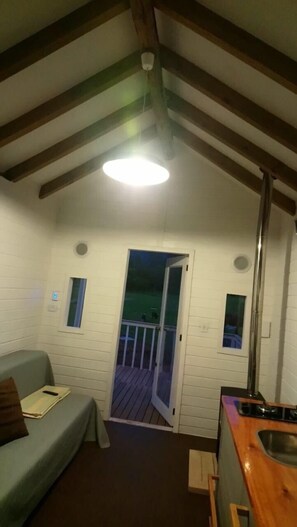 Hytte – deluxe, fjellutsikt | 1 soverom, sengetøy av topp kvalitet og individuelt dekorert