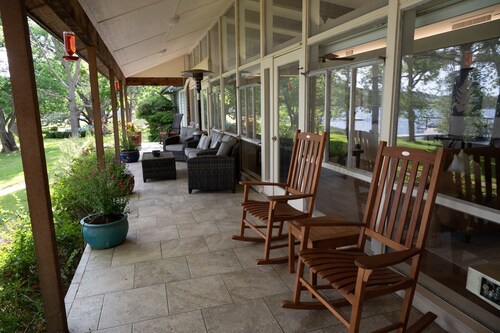 Inks Lake Open Water and Pet friendly home