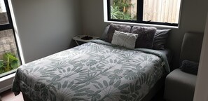3 bedrooms, desk, iron/ironing board, travel cot