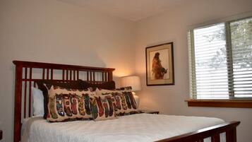 3 chambres, bureau, fer et planche Ă repasser, lit parapluie