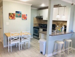 Cookware/dishes/utensils