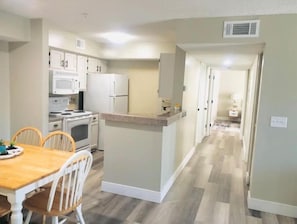 Private kitchen - Lovely two bedroom condo in the heart of Destin (Destin)