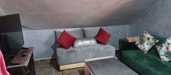 Belle Vue Studios & Apartments