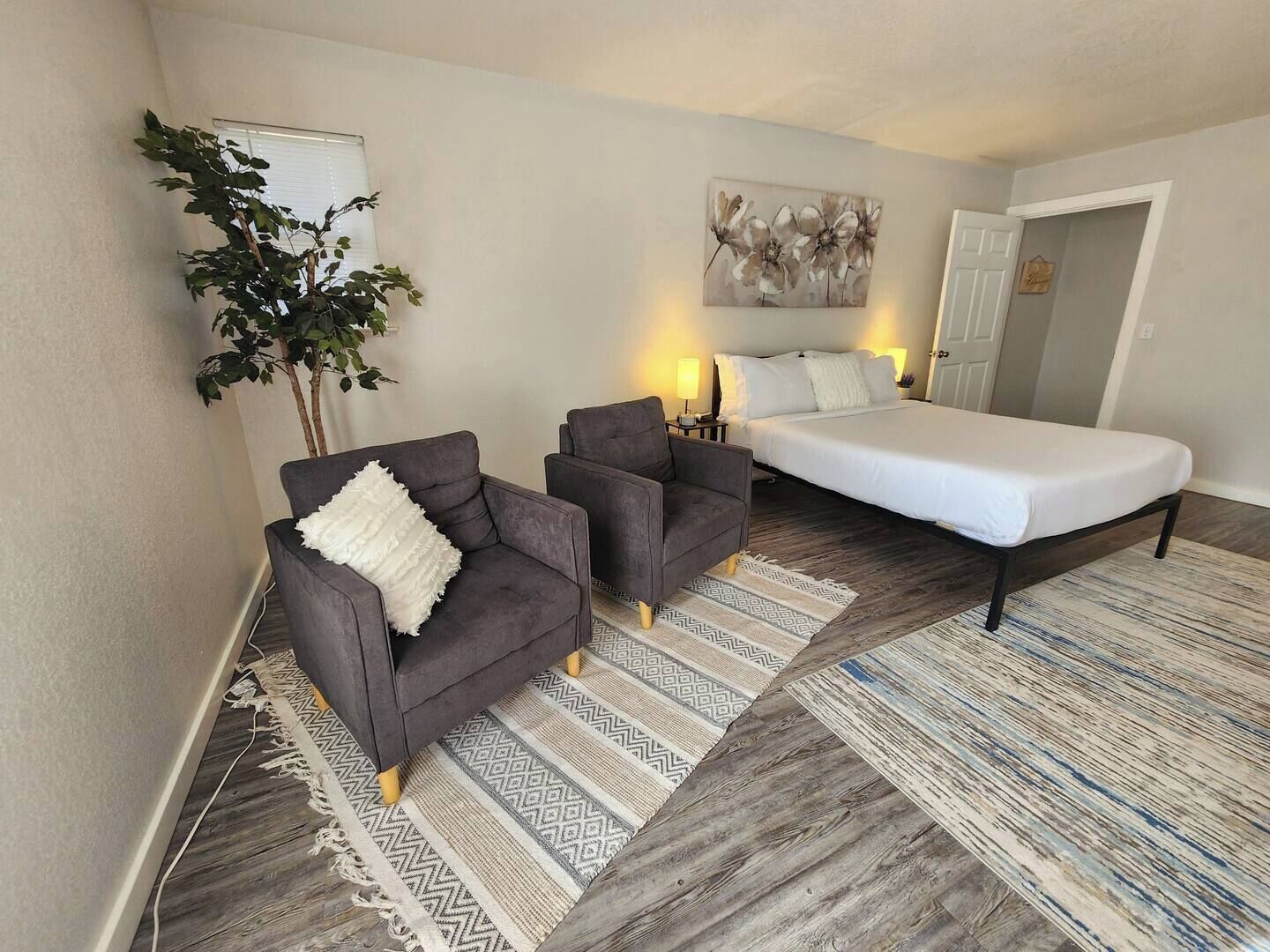 1 bedroom, desk, travel crib, free WiFi