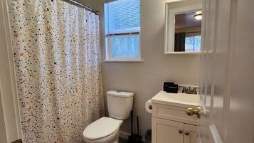 ヘアドライヤー、タオル、石鹸、シャンプー