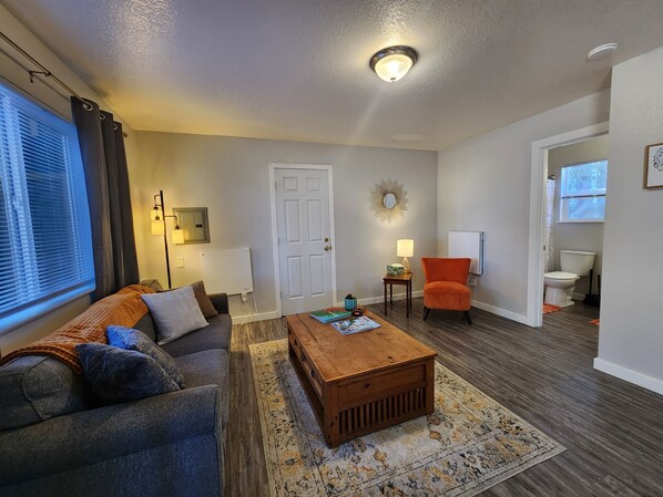 Smart TV, books, stereo