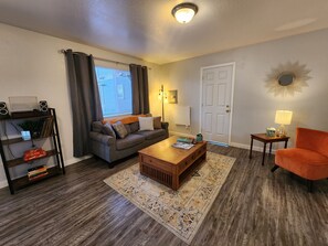 Smart TV, books, stereo