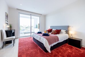 3 slaapkamers, een strijkplank/strijkijzer, wifi, beddengoed