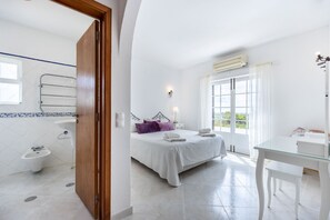 Shower, hair dryer, towels - CoolHouses Algarve Lagos, 4bed single-story, pool, panoramic views, Casa Fernana (Lagos)