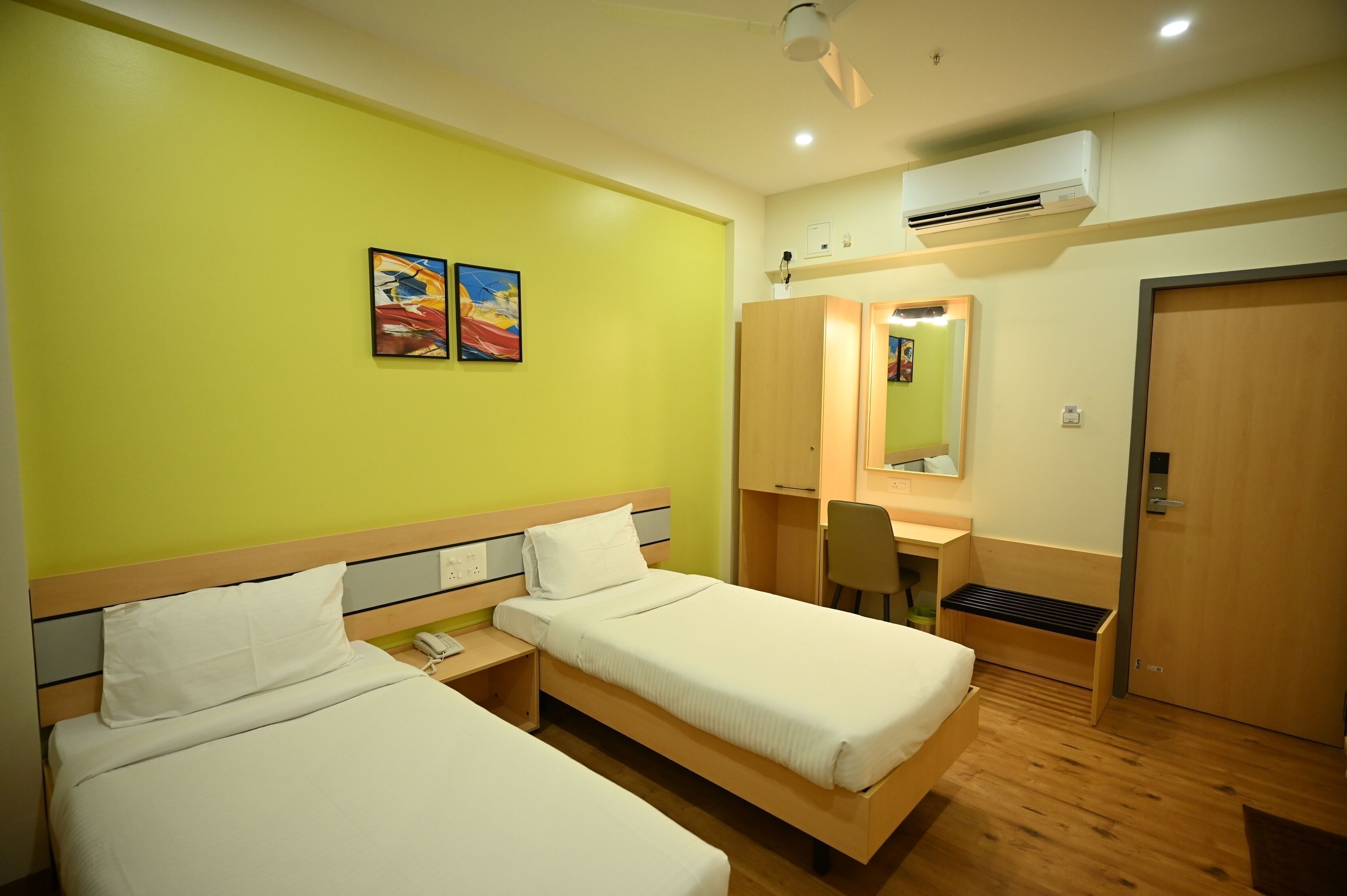 Iron/ironing board, free WiFi, bed sheets