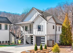 Exterior - Luxury Waterfront Getaway (Cullowhee)