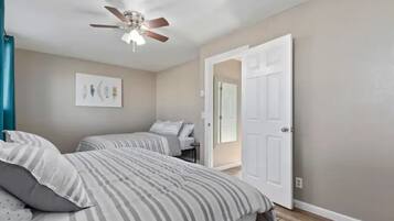 2 多间卧室、熨斗/熨衣板、免费 WiFi、床单