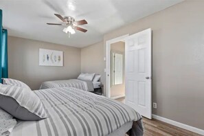 2 chambres, fer et planche à repasser, Wi-Fi gratuit, draps fournis