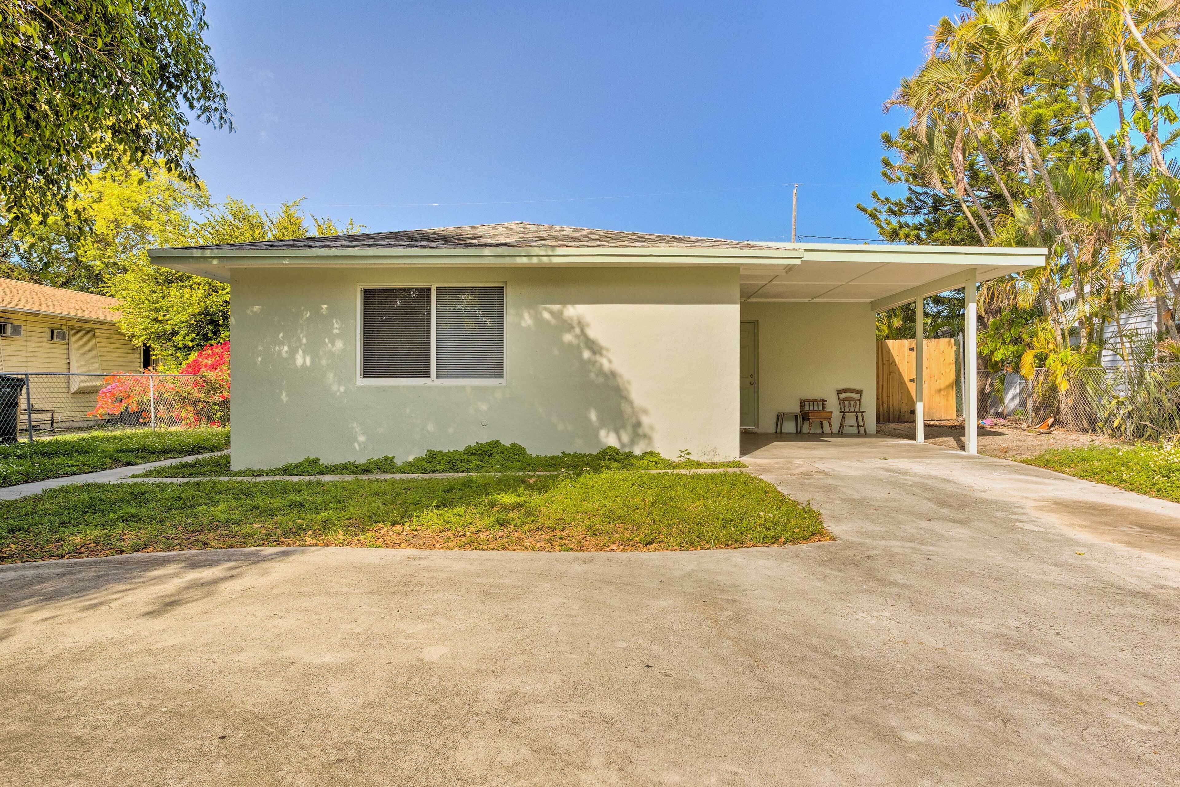 Downtown Delray Beach Vacation Rental: Large Yard!
