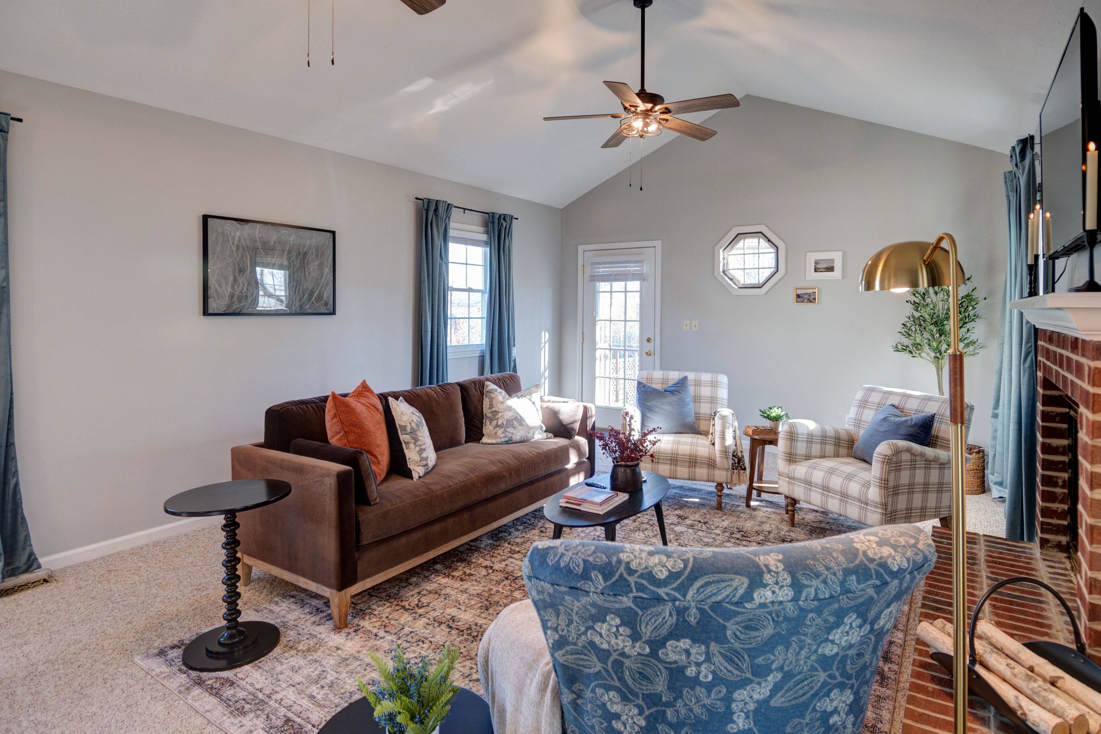 Comfy~Dogs OK!~Private Backyard~Peaceful!