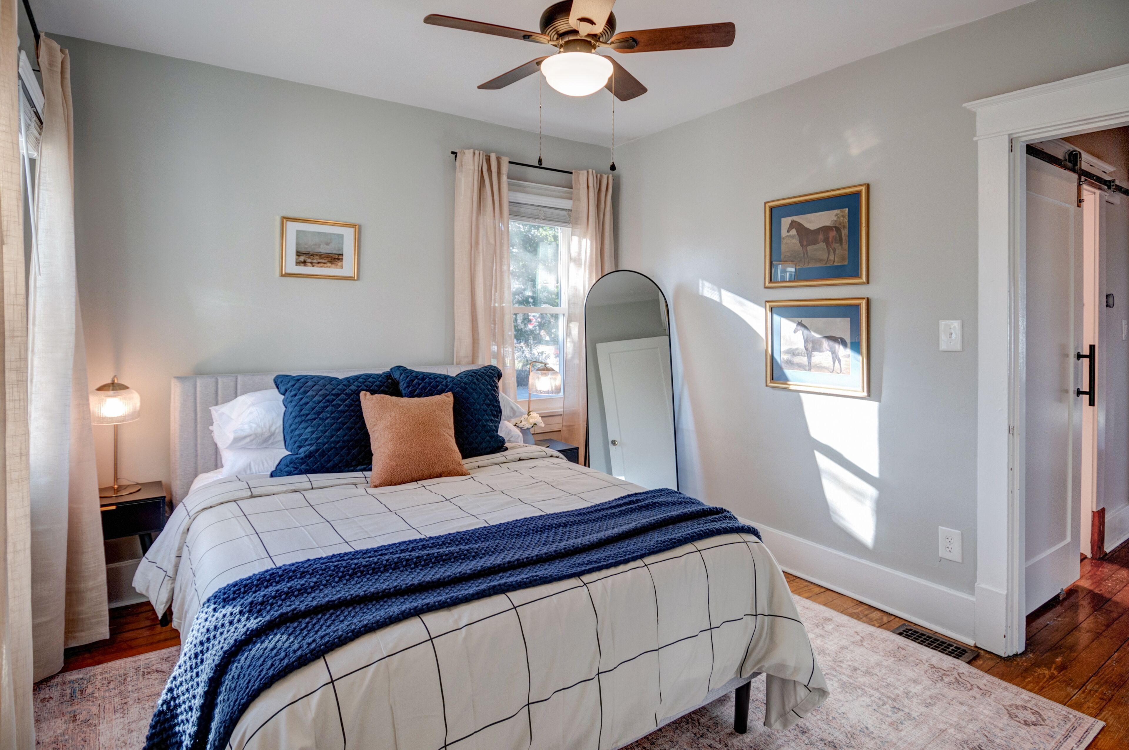 Comfy~Dogs OK!~Private Backyard~Peaceful!