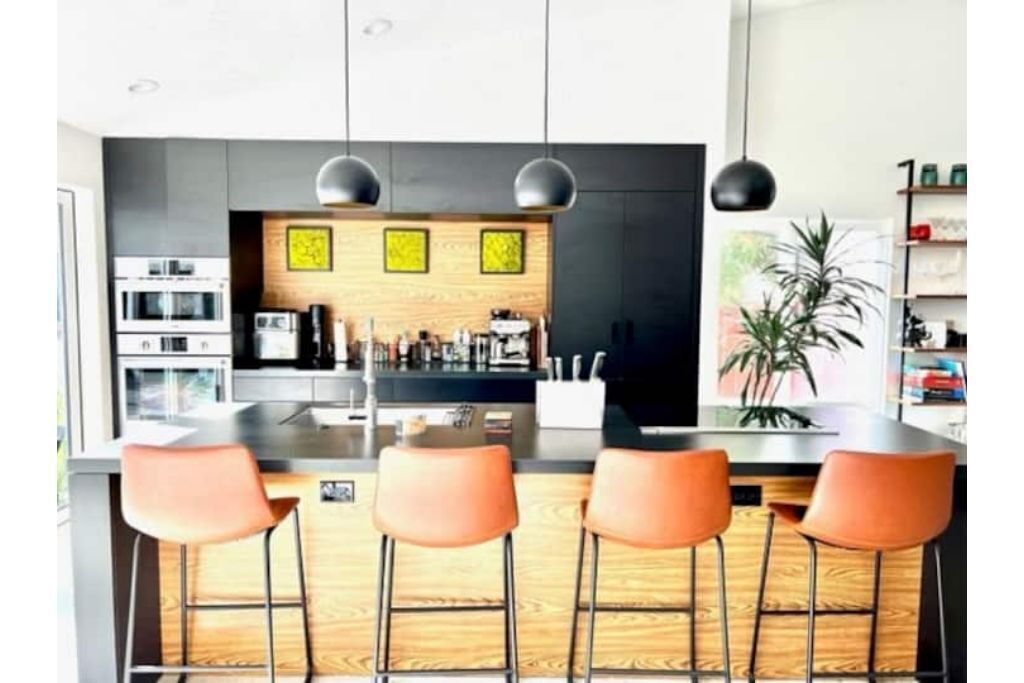 Beautiful Encinitas 4 bed w/ pool & jacuzzi, 5 mins to beach!