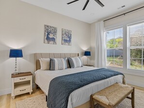 3 bedrooms, desk, iron/ironing board, free WiFi