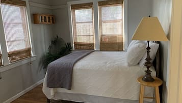 1 slaapkamer, een strijkplank/strijkijzer, gratis wifi, beddengoed