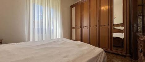 2 dormitorios, tabla de planchar con plancha, wifi y ropa de cama