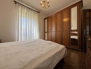 2 bedrooms, iron/ironing board, WiFi, bed sheets - Apartment few steps from the lake - Larihome A16 (Dongo)