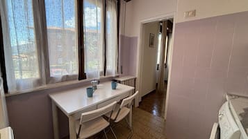 Fridge, oven, stovetop, toaster