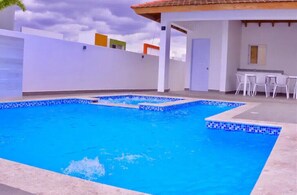 Piscine extérieure