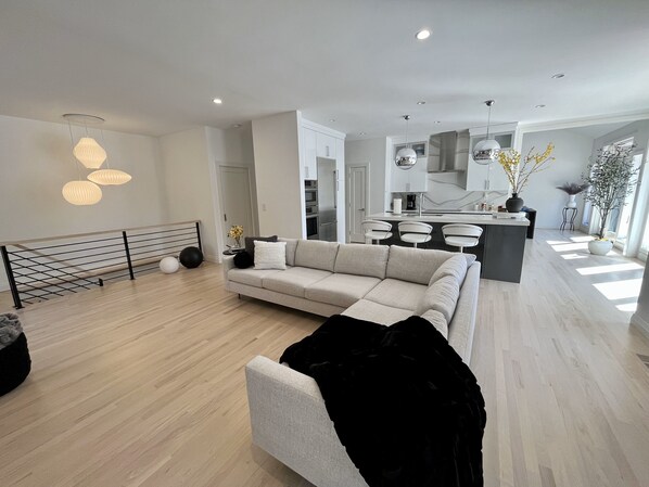 Smart TV - Welcome to your glamorous Hamptons escape! (Westhampton)