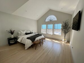 5 Schlafzimmer, Schreibtisch, Internetzugang, Bettwäsche