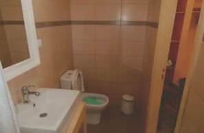 Dusche, Seife, Shampoo, Toilettenpapier