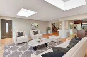 Living area - Spacious family size home with indoor pool (Chicago)