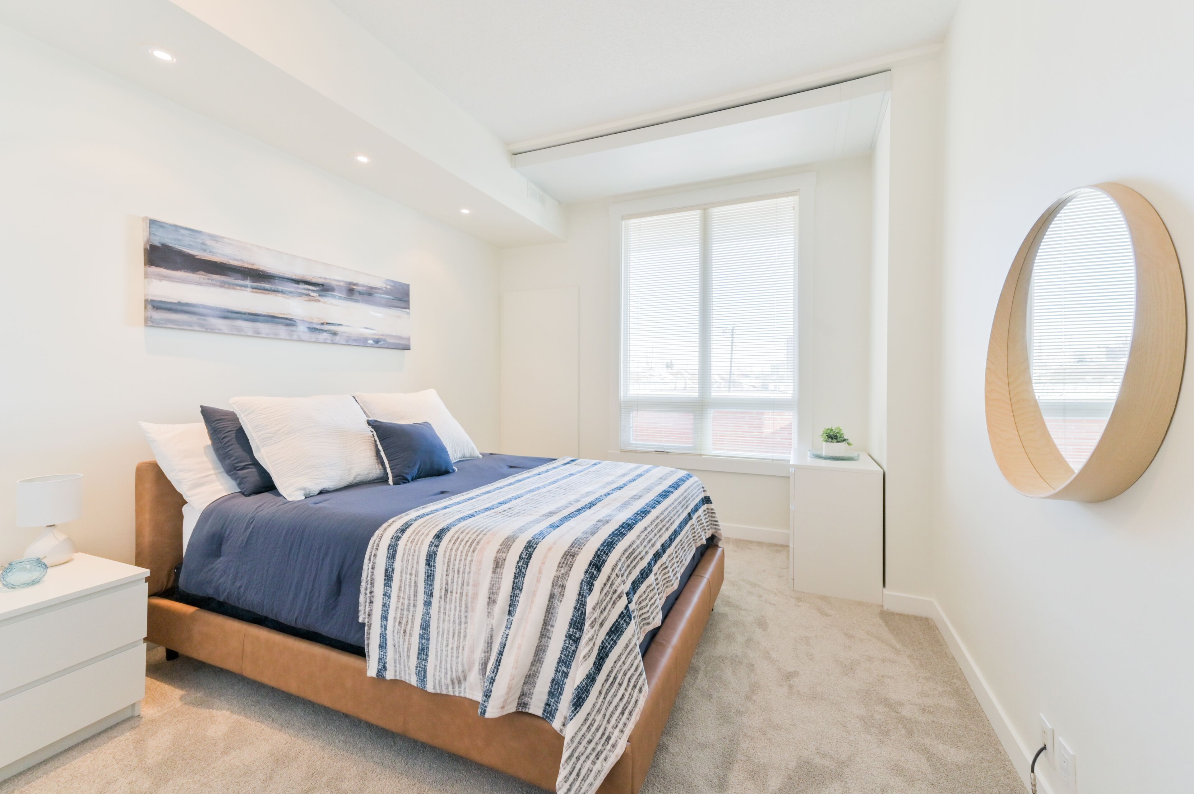 Spacious & Bright Condo 10 Min from DT - UG Parking