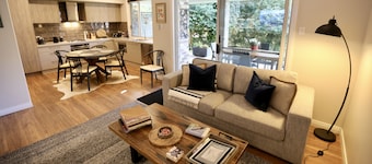 Self Contained Cottage in Bowral with Fireplace