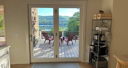 Pleasant Lake Escape: 3BR Home with Panoramic Views