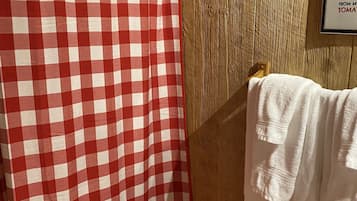 Dusche, Handtücher, Seife, Toilettenpapier