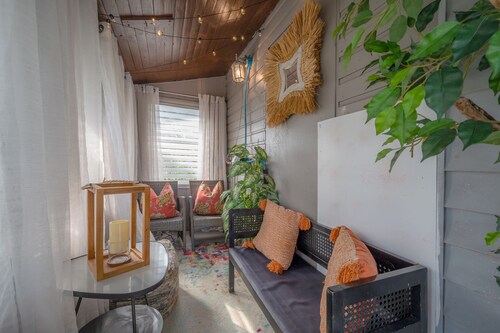 Fun Maximalist home In the heart of Seminole Heights