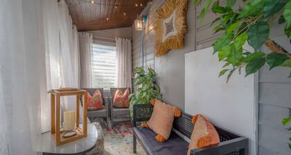 Fun Maximalist home In the heart of Seminole Heights