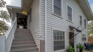 Exterior detail - Fun Maximalist home In the heart of Seminole Heights (Tampa)