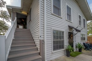 Exterior detail - Fun Maximalist home In the heart of Seminole Heights (Tampa)
