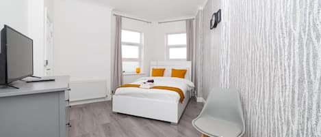 Standard Double Room | 1 bedroom, iron/ironing board, free WiFi, bed sheets