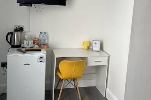Fer et planche à repasser, Wi-Fi gratuit, draps fournis