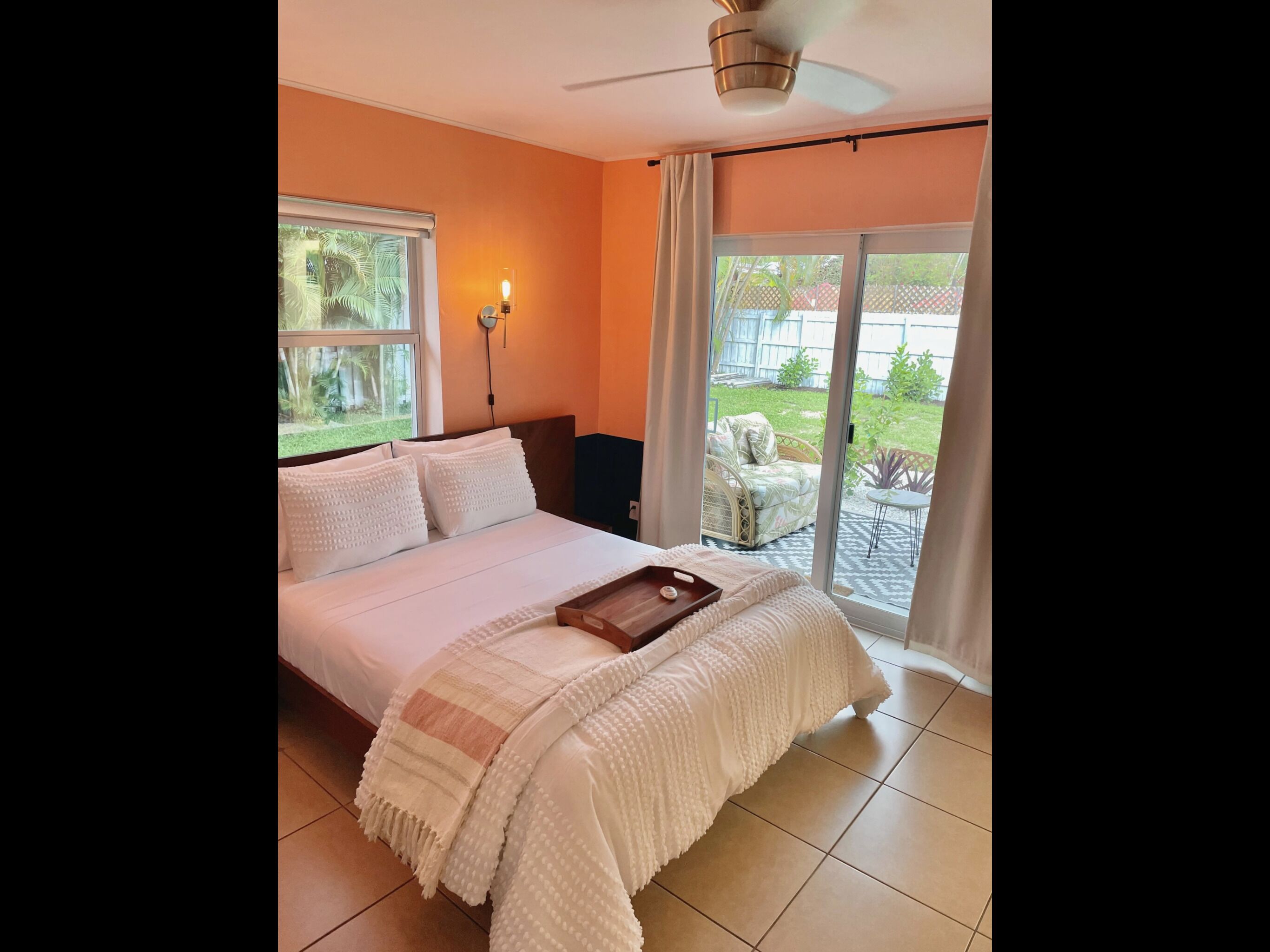 Wilton Manors Villas a Shared pool, walking distance to restaurants, bars.