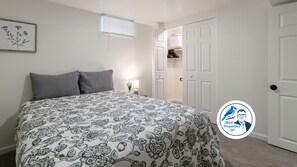 5 bedrooms, desk, iron/ironing board, WiFi