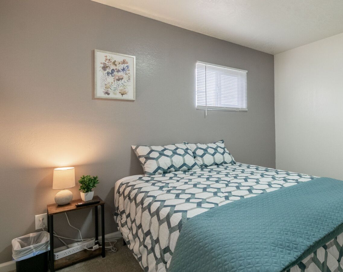 5 bedrooms, desk, iron/ironing board, WiFi