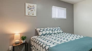5 bedrooms, desk, iron/ironing board, WiFi