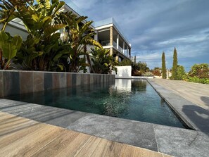 حمّام سباحة خارجي