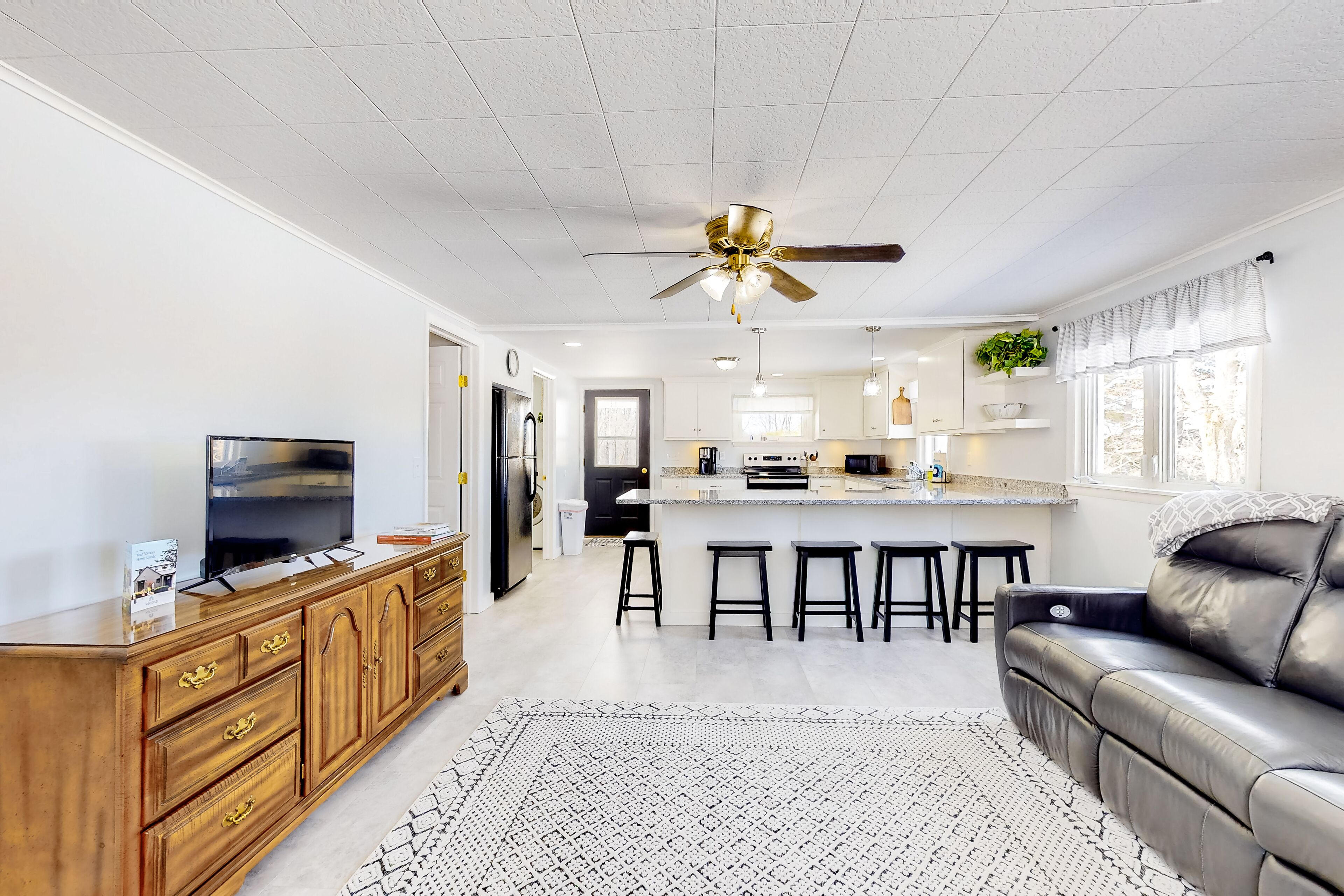 Inviting home with firepit, fast WiFi, skiing, full kitchen, & W/D