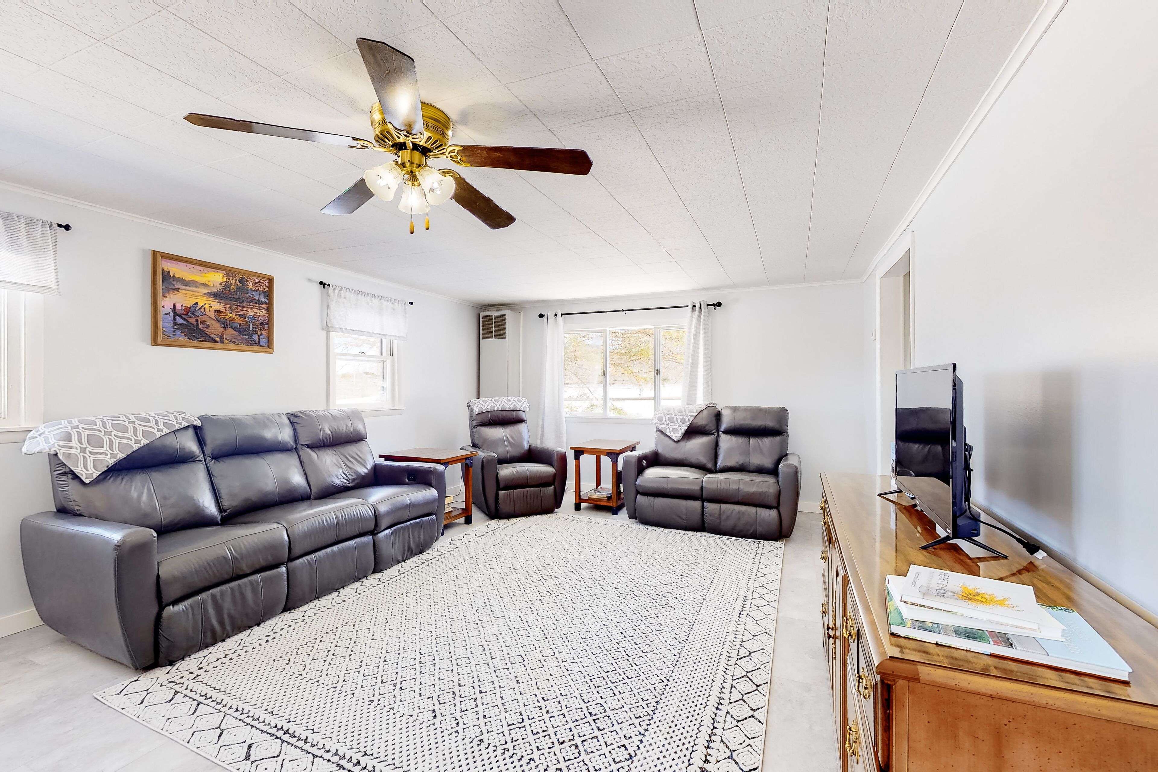 Inviting home with firepit, fast WiFi, skiing, full kitchen, & W/D