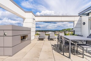 Outdoor dining - 2BR | Gym, Lounge | Mercer Island | Sophari E (Mercer Island)