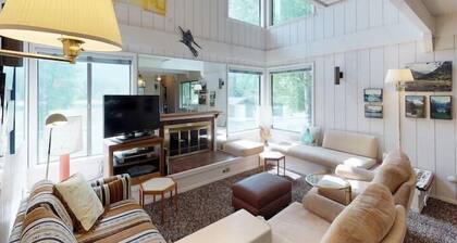 Retro 3BD Sun Valley Condo + FREE Resort Amenities!